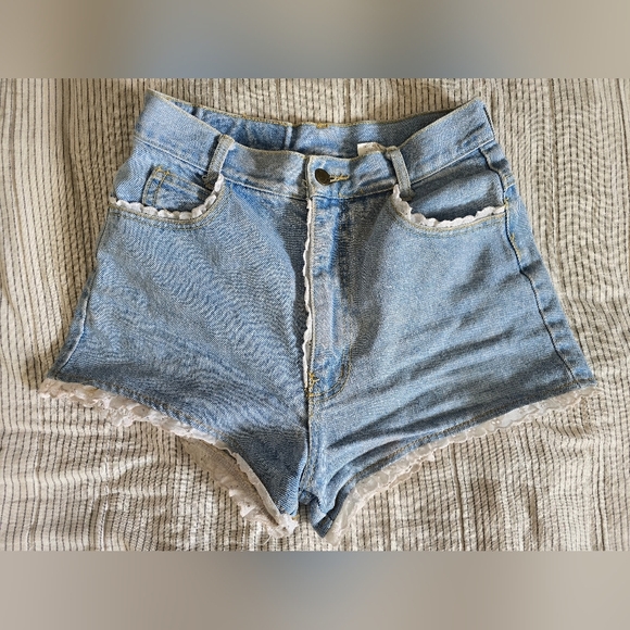 Vtg 90s Paris Blues Denim Shorts Lace Eyelet Trim 2" Inseam Size 26 - Picture 1 of 10